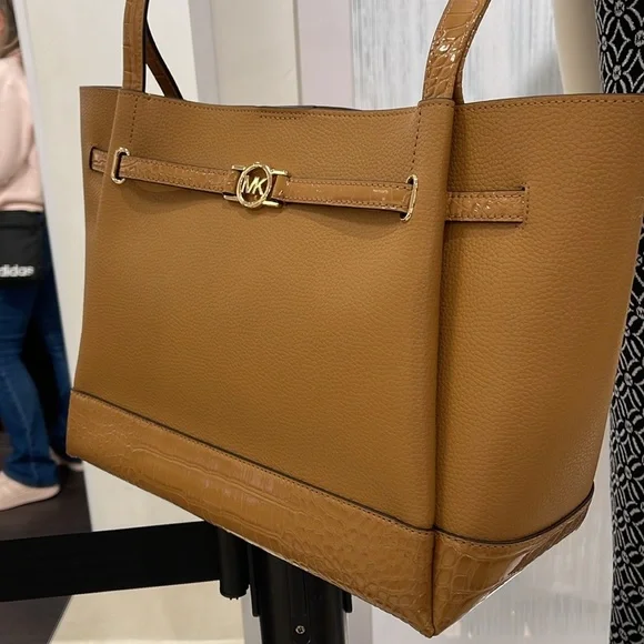 MICHAEL KORS
Reed Large Leather Belted Satchel Shoulder Handbag 
Deer Crocodile - Picture 4 of 16